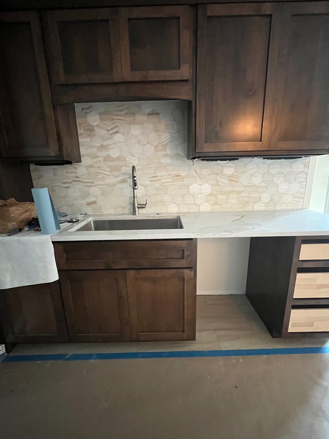 Onyx hex backsplash with walnut cabinets