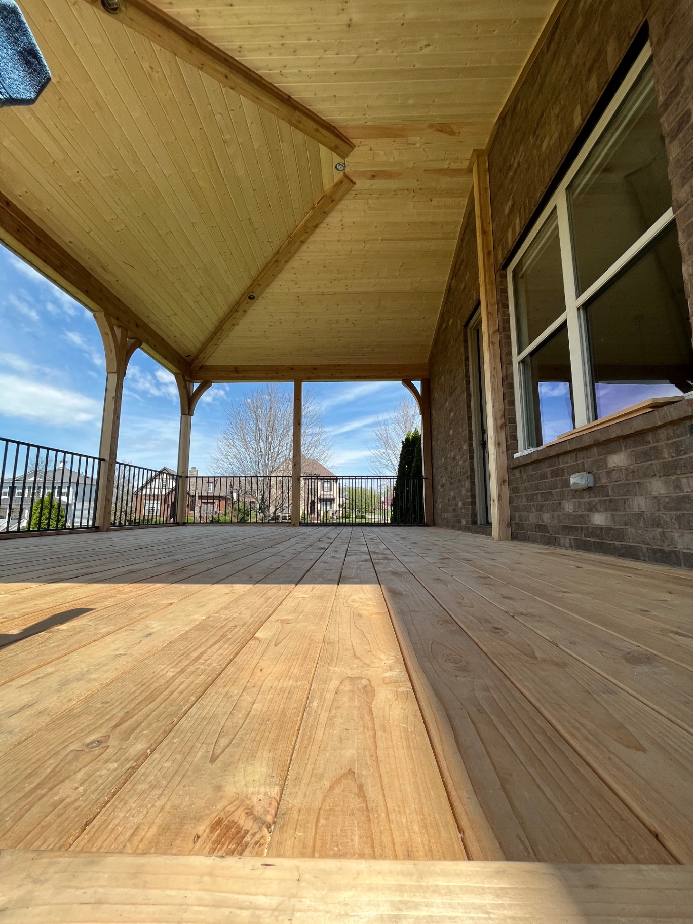 Covered deck with vaulted ceiling