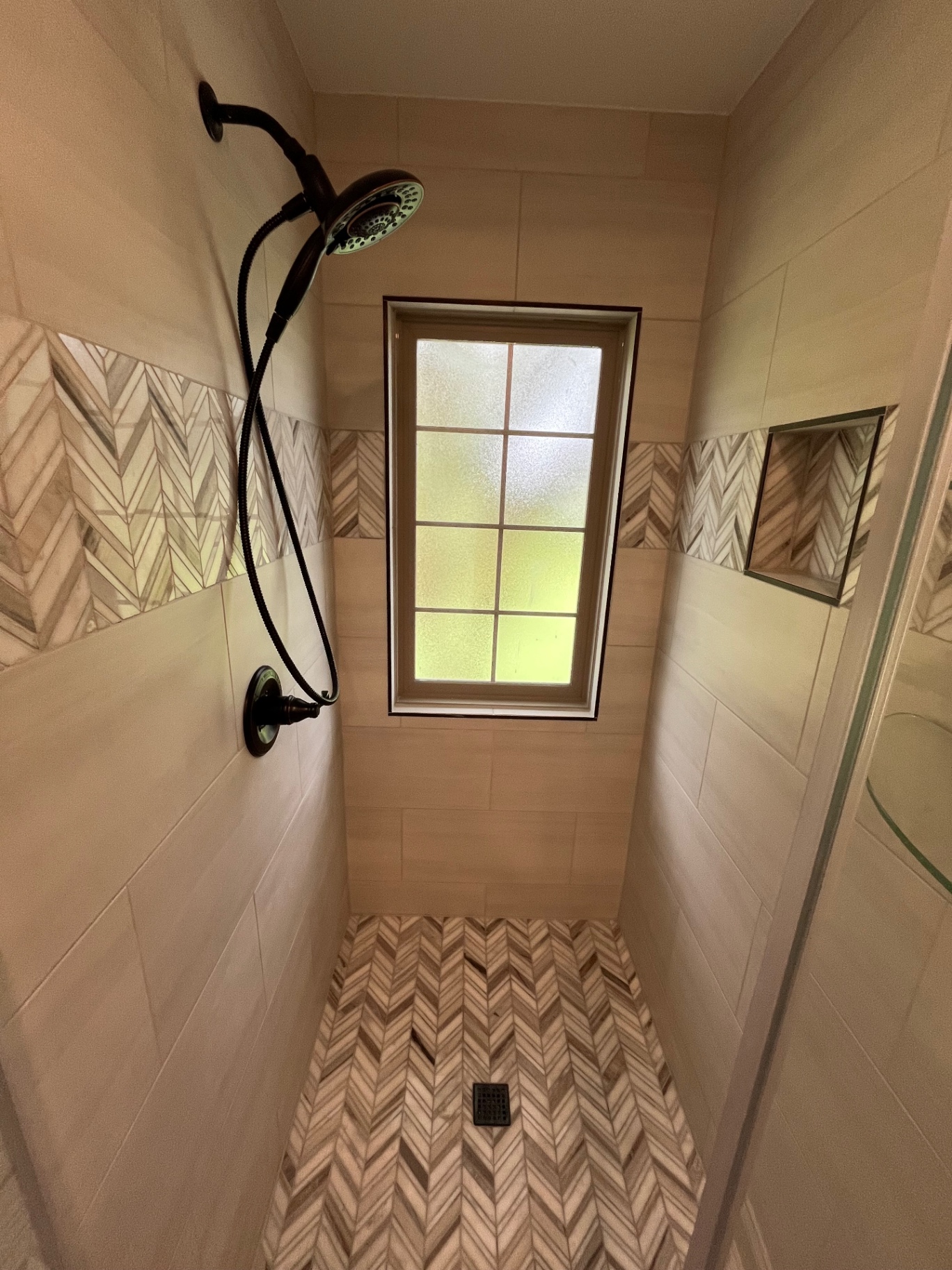 Chevron shower with frosted window